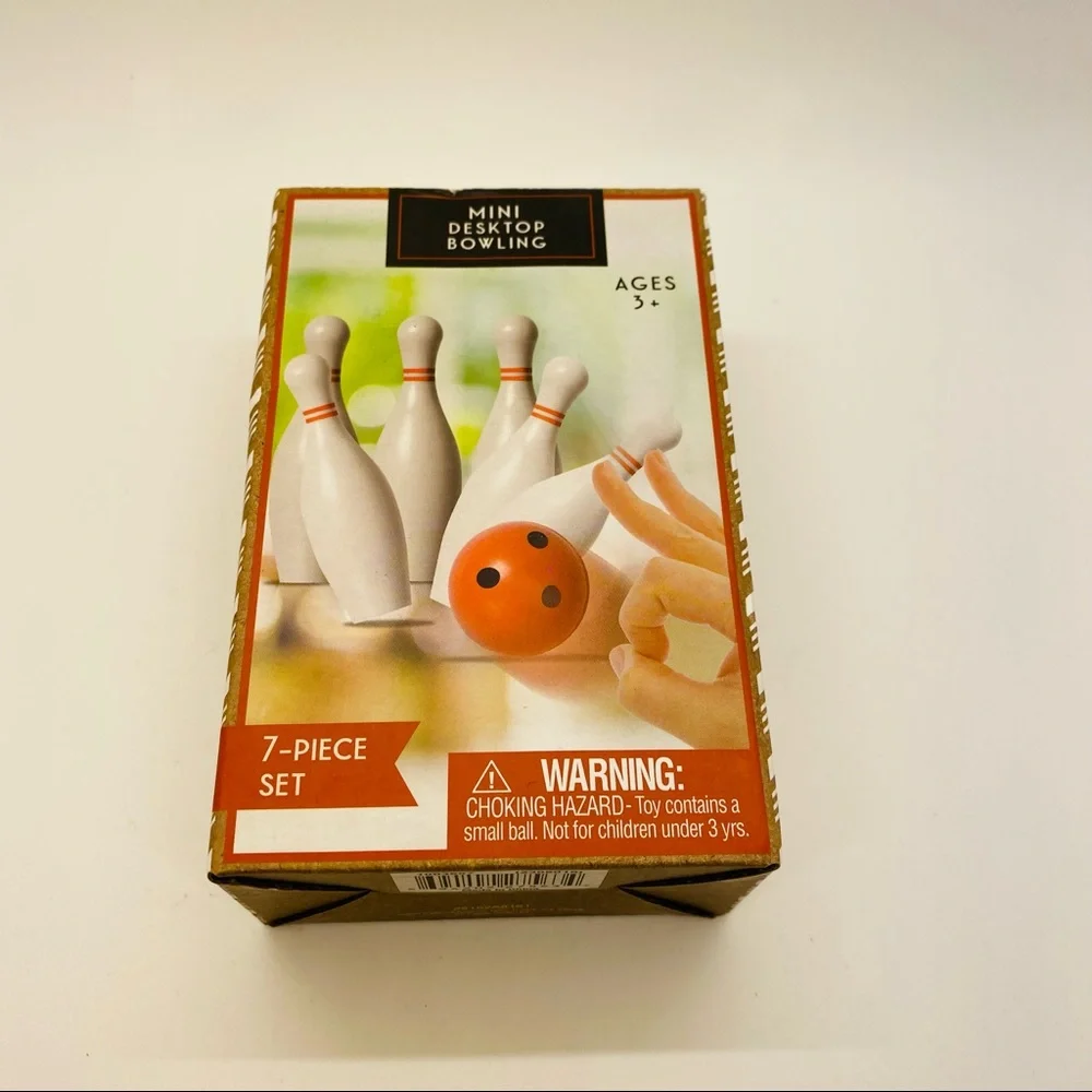 NWT Mini Desktop Bowling 7-piece Set